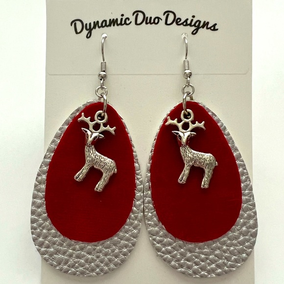 Christmas Reindeer charm faux leather earrings - Picture 6 of 7